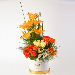 صندوق زهور برتقالية أنيق